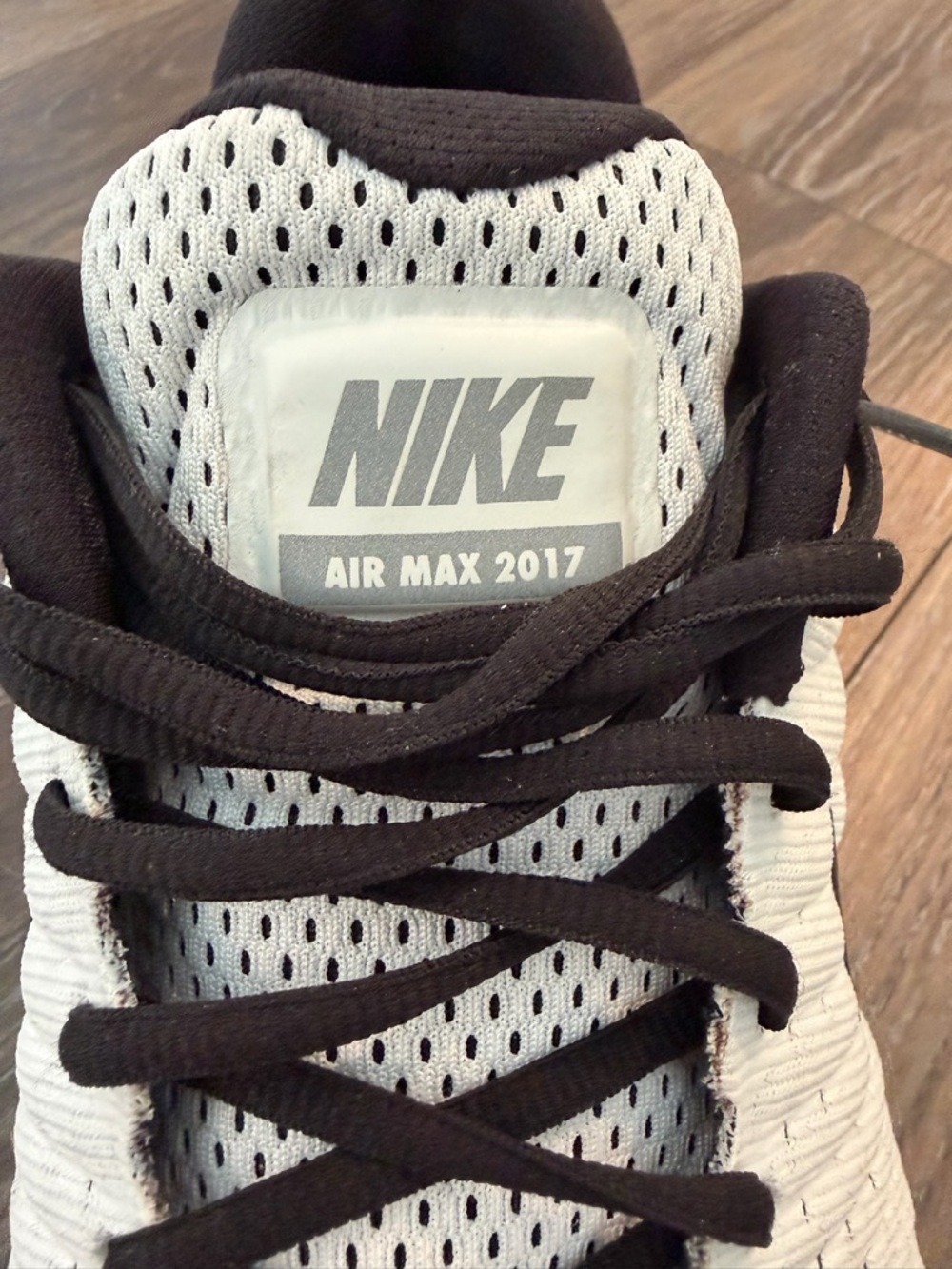 Nike Air Max 2017 White and Black Athletic Trainers - Picture 2 of 7